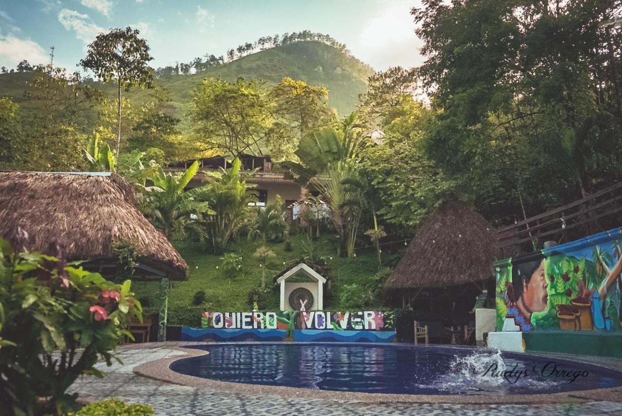 Vinas Hotel Lanquín Exteriör bild
