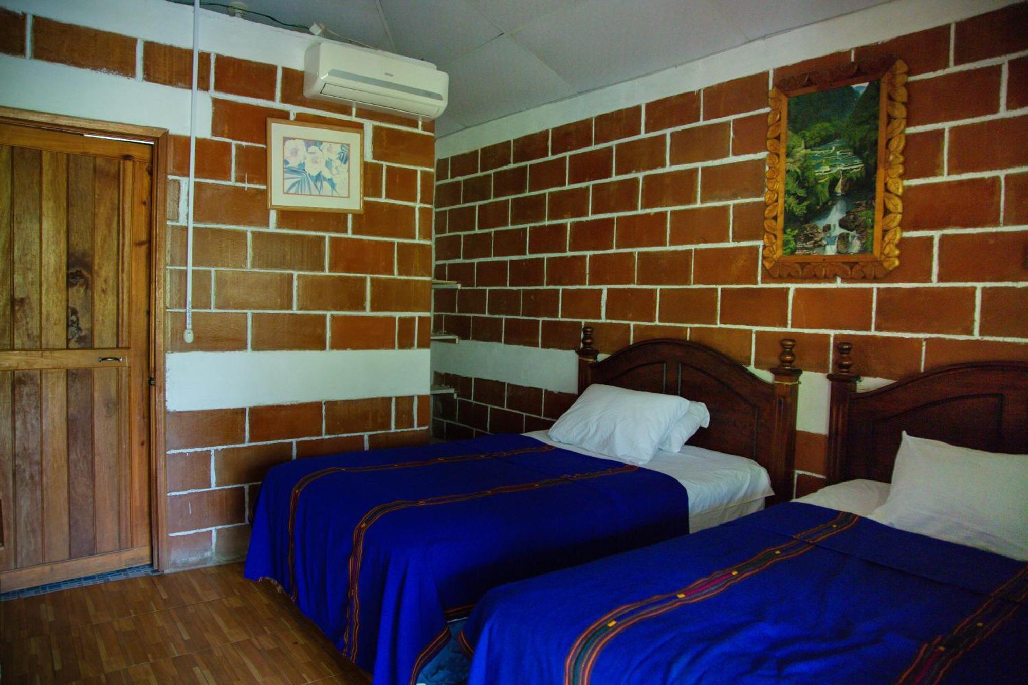 Vinas Hotel Lanquín Exteriör bild