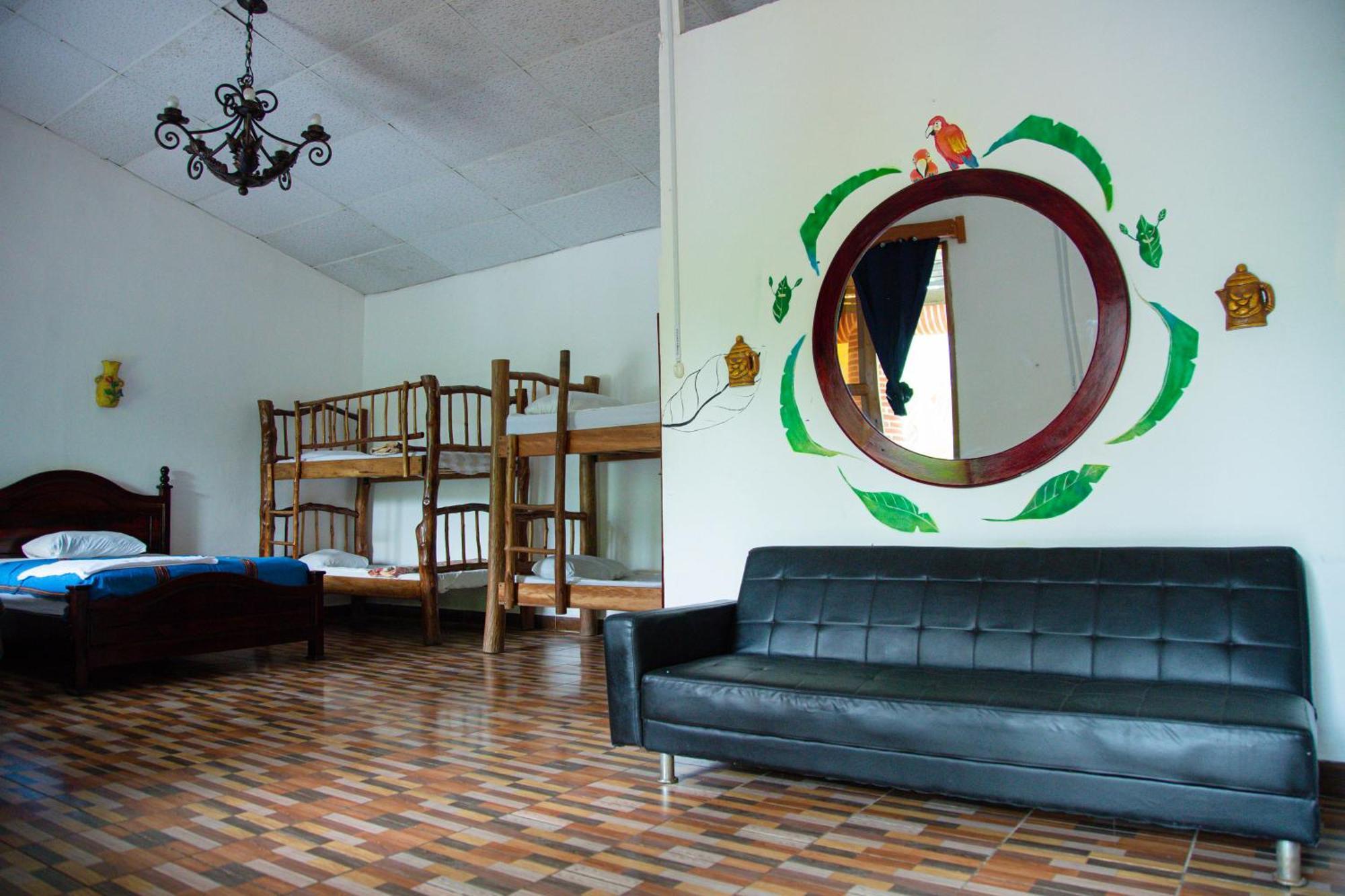 Vinas Hotel Lanquín Exteriör bild