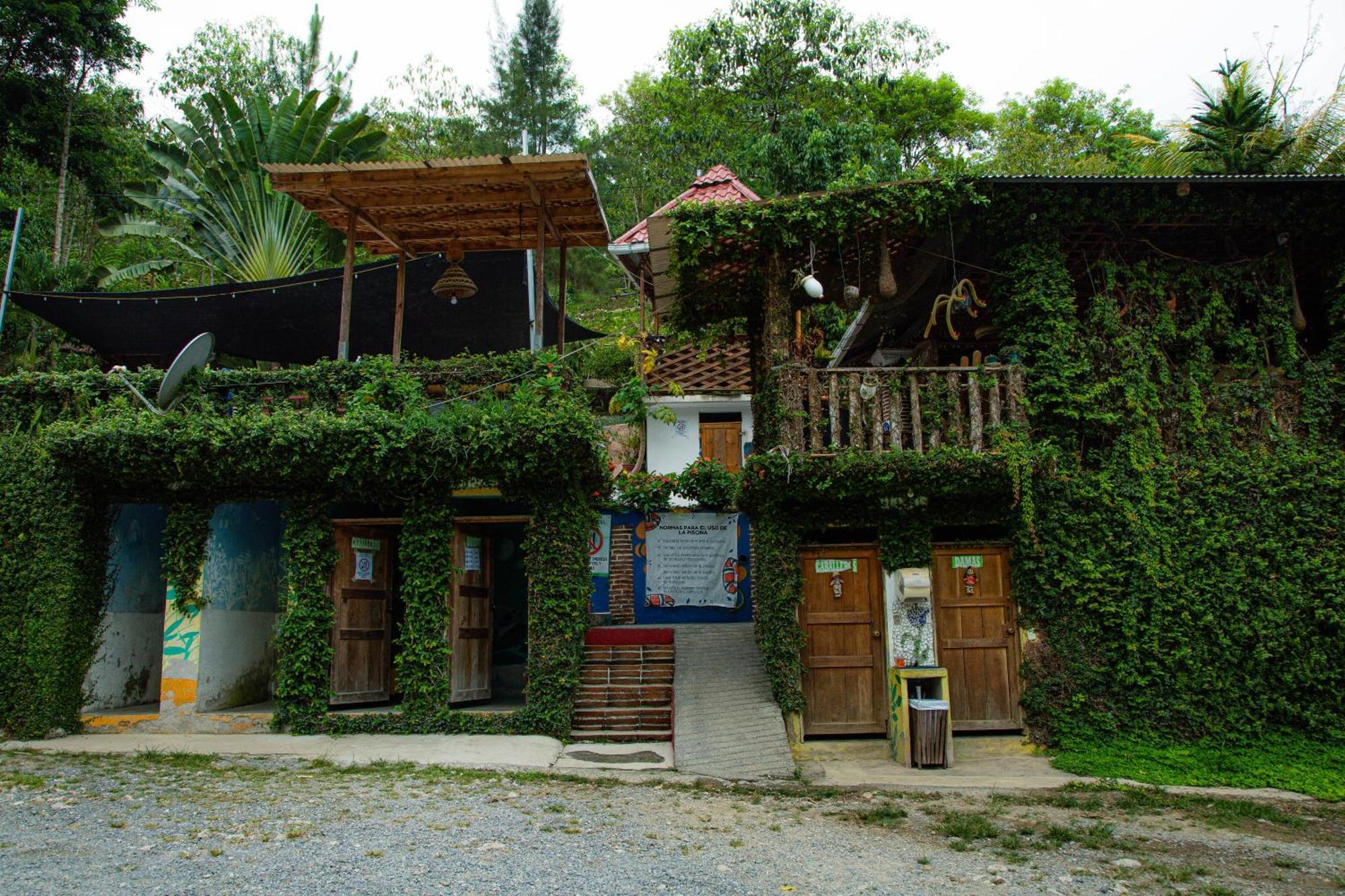 Vinas Hotel Lanquín Exteriör bild