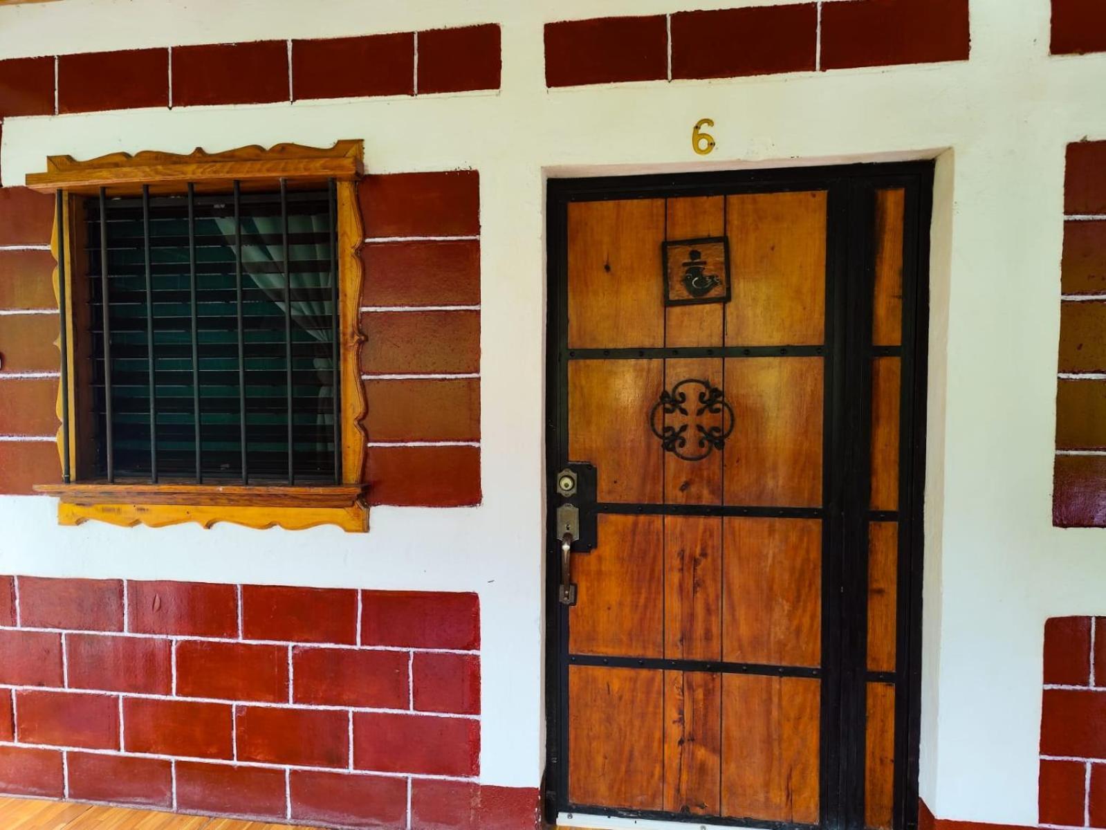 Vinas Hotel Lanquín Rum bild