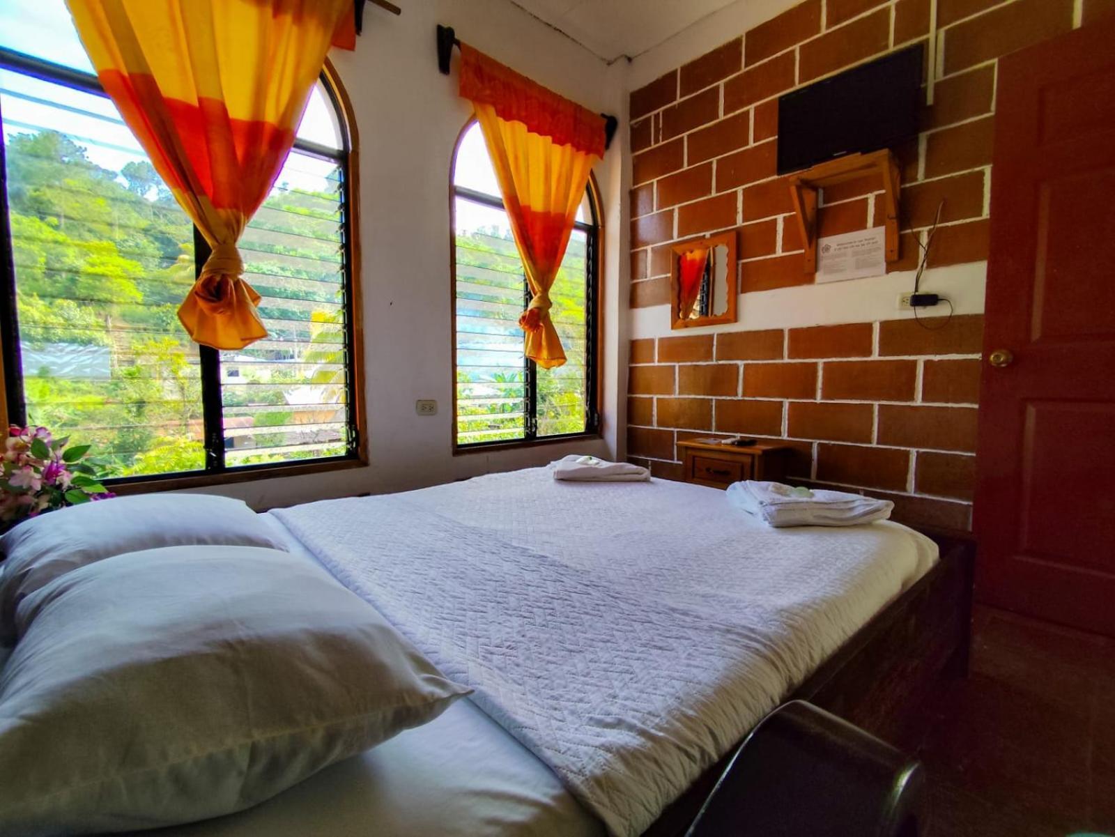 Vinas Hotel Lanquín Rum bild